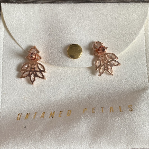 Untamed Petals Carla Rose Gold Earrings - Picture 5 of 5